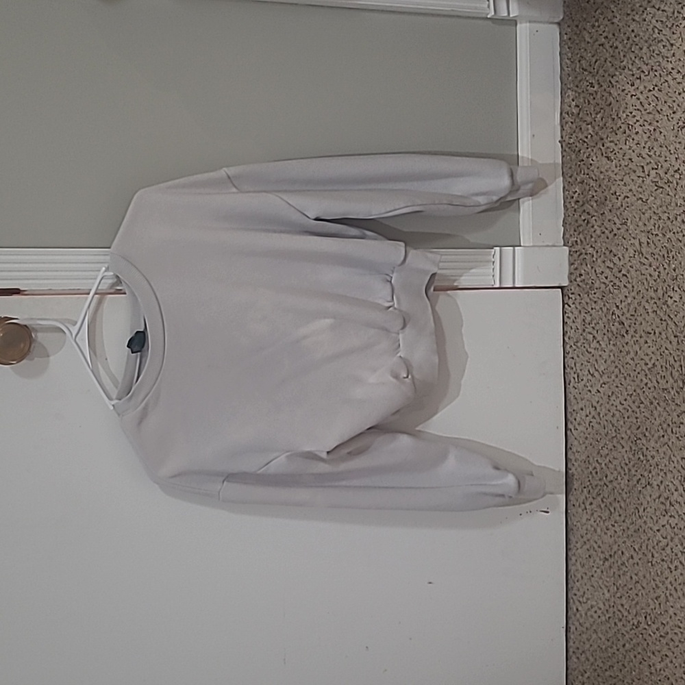 white / cream workout crop pullover